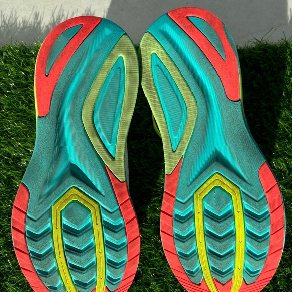 Saucony Endorphin Shift Men’s Athletic Running Shoes - Picture 8 of 10